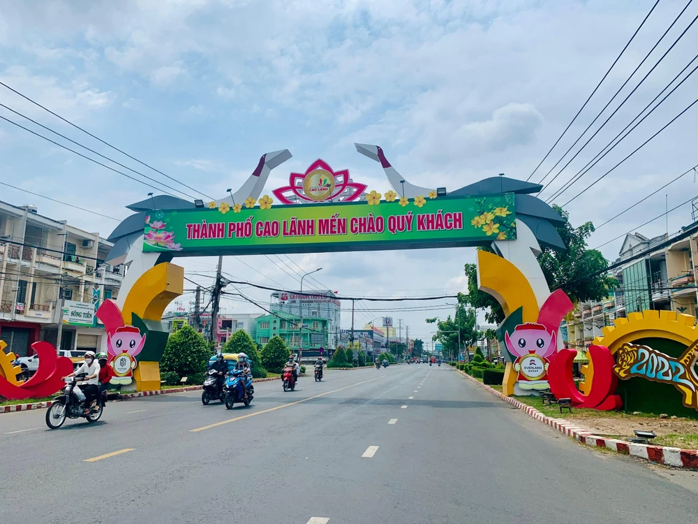 Hình ảnh “Bé Sen” khoẻ khoắn, thân thiện, năng động hiện diện ở khắp nơi tại Đồng Tháp. Ảnh: HD