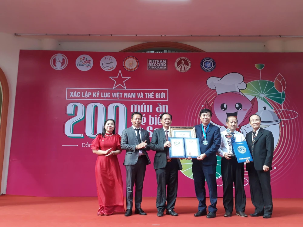 Đồng Tháp đã được xác lập kỷ lục Việt Nam và thế giới với nội dung: Tỉnh Đồng Tháp - nơi tổ chức sự kiện chế biến và công diễn các món ăn làm từ sen nhiều nhất Việt Nam và thế giới.