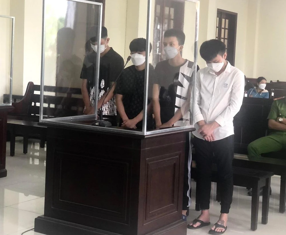 Bị cáo Bảo, Tấn, Hào và Thẳng tại toà Bị cáo Bảo, Tấn, Hào và Thẳng tại toà