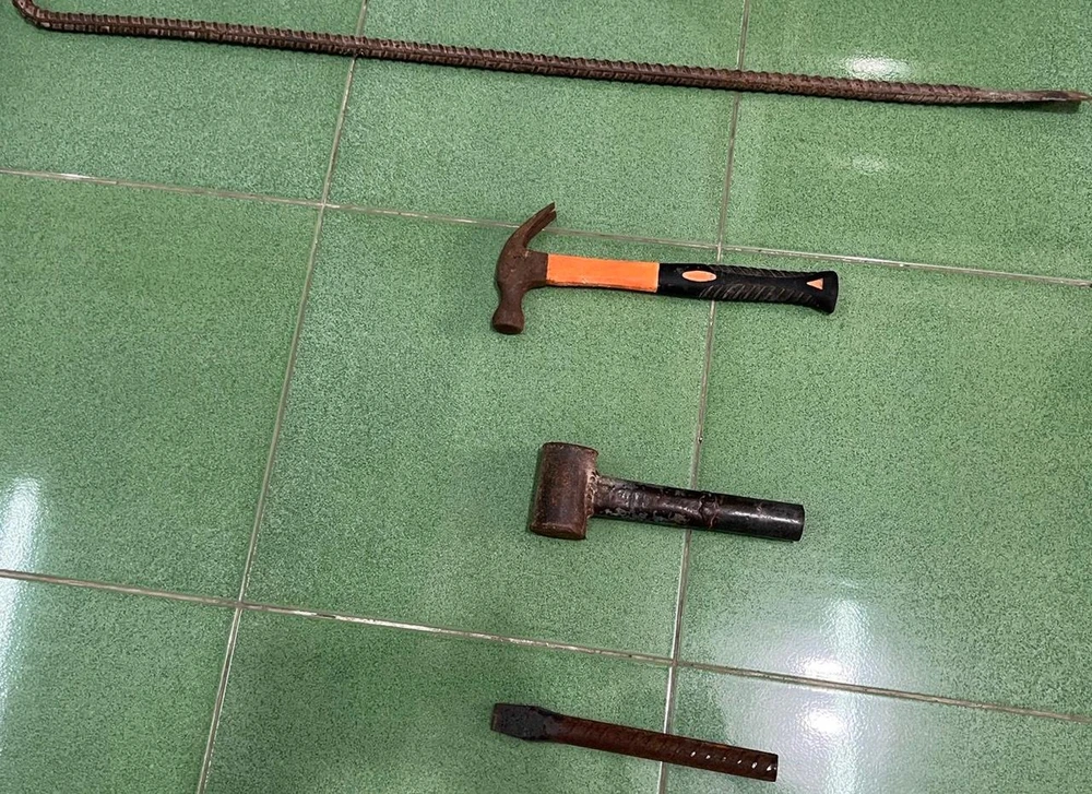 Dụng cụ Trần Văn Được phá két sắt lấy trộm tiền vàng. Ảnh: CACC