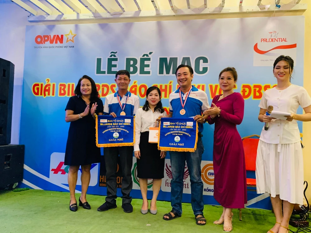 Cặp cơ thủ Nguyễn Thành Huấn và Lê Quang Thư giành giải nhì.