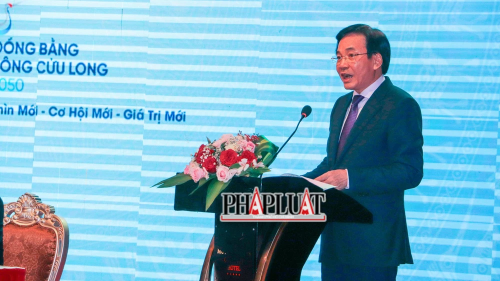 Bộ Trưởng, Chủ nhiệm Văn phòng Chính phủ Trần Văn Sơn công bố Nghị quyết của Chính phủ ban hành chương trình hành động thực hiện Nghị quyết số 13 của Bộ Chính trị và Quyết định phê duyệt quy hoạch vùng ĐBSCL thời kỳ 2021-2030.