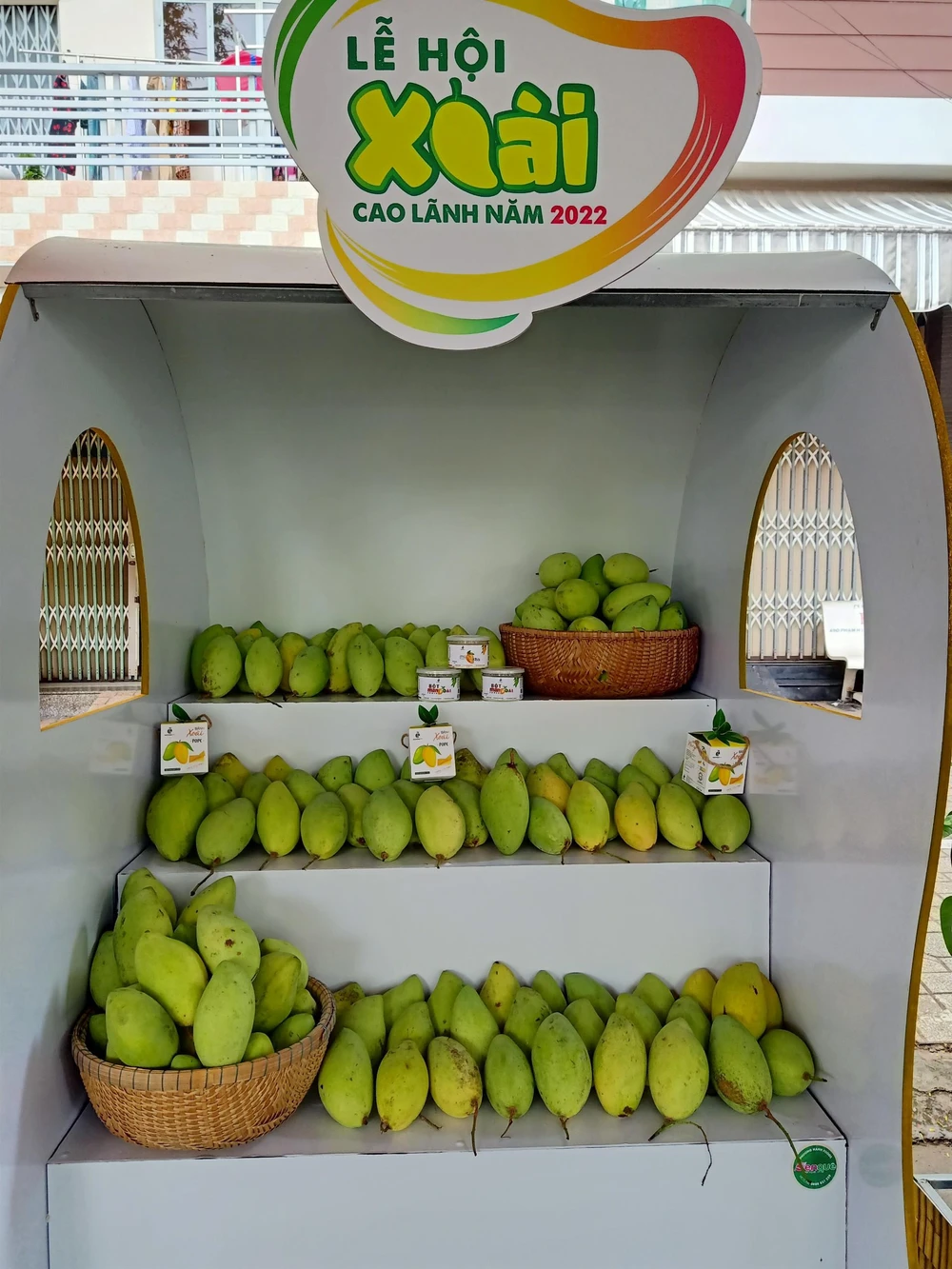 Gian hàng trưng bày xoài Cát Hòa Lộc tại Lễ hội Xoài Cao Lãnh năm 2022.