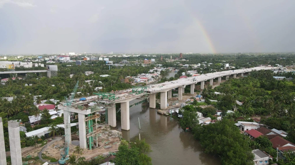 Dự án Cầu Mỹ Thuận 2 và đường dẫn hai đầu cầu đang vượt tiến độ hơn 3%. Ảnh: HD