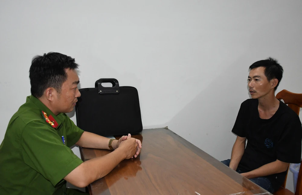 Công an làm việc với Nguyễn Hoàng Tú