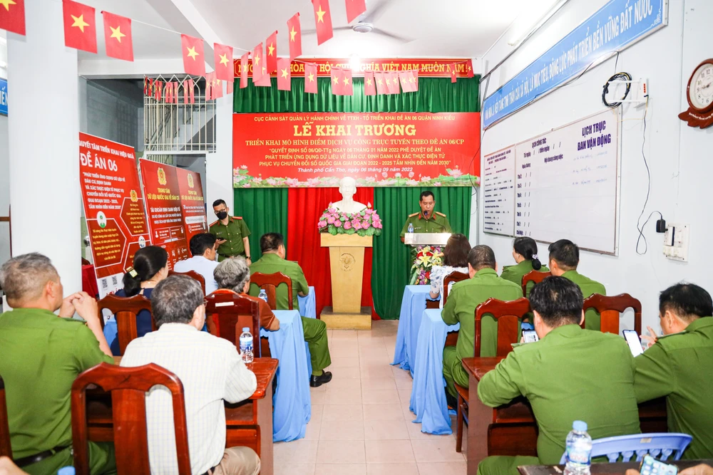 Lễ khai trương mô hình điểm về sử dụng dịch vụ công theo Đề án 06 tại Cần Thơ Lễ khai trương mô hình điểm về sử dụng dịch vụ công theo Đề án 06 tại Cần Thơ