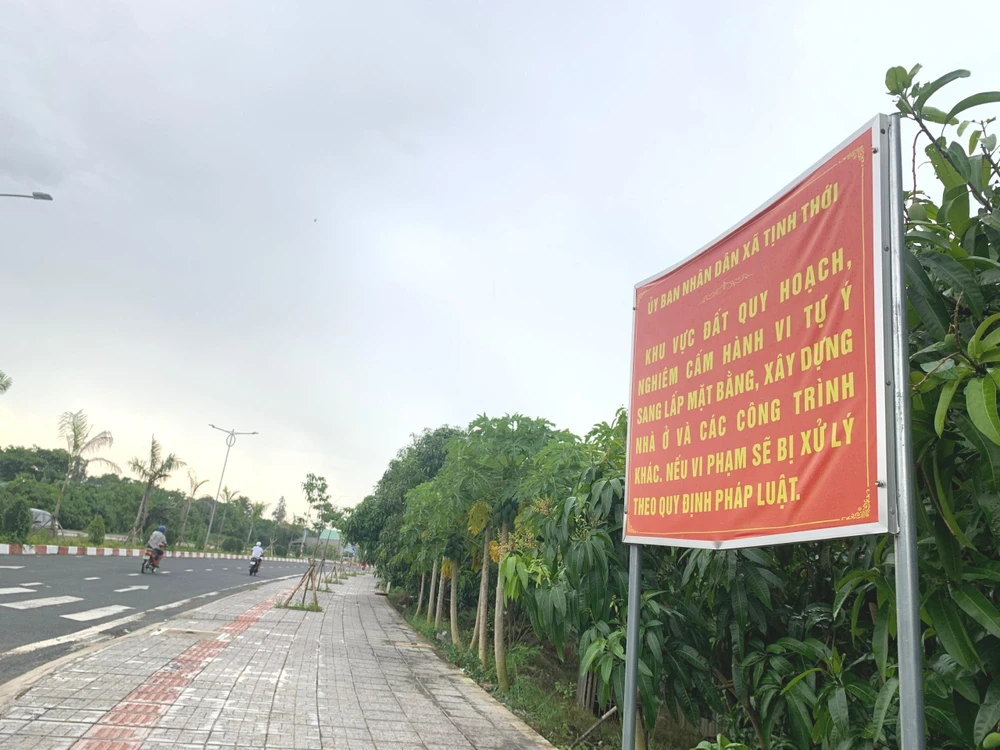 UBND xã Tịnh Thới, TP Cao Lãnh tuyên truyền, nhắc nhở người dân không xây dựng trái phép. Ảnh: HD