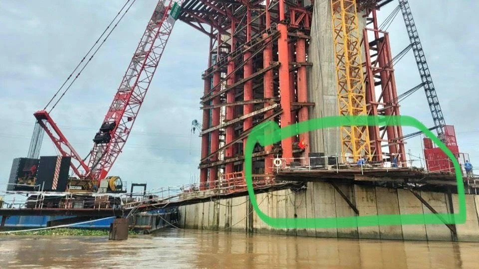 Khu vực công nhân rơi sông mất tích. Ảnh: HD