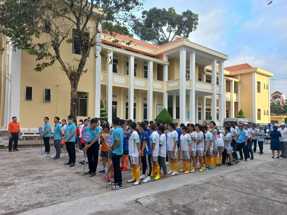 Có 5 đội tham gia thi đấu