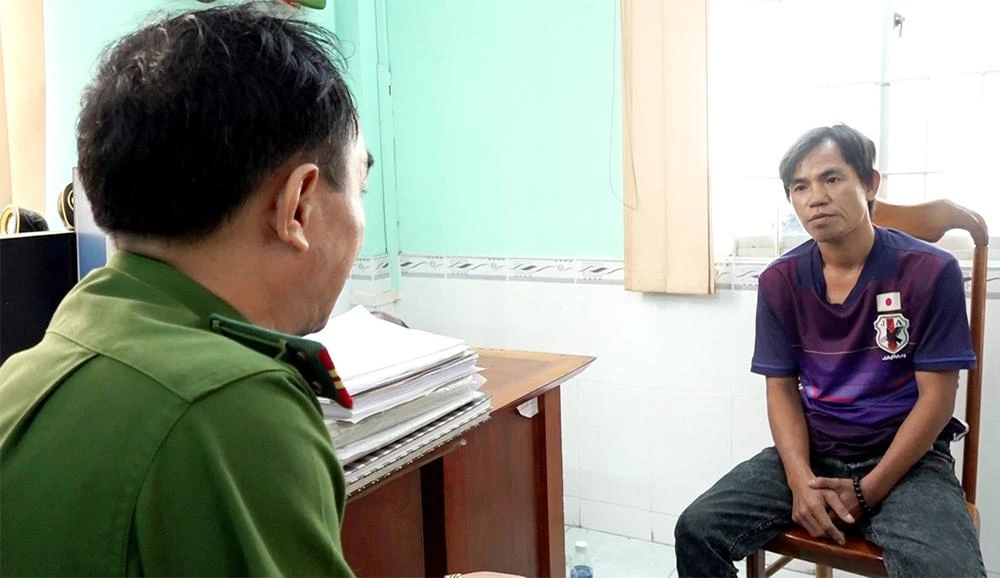 Trần Văn Nam tại cơ quan công an. Ảnh: CACC