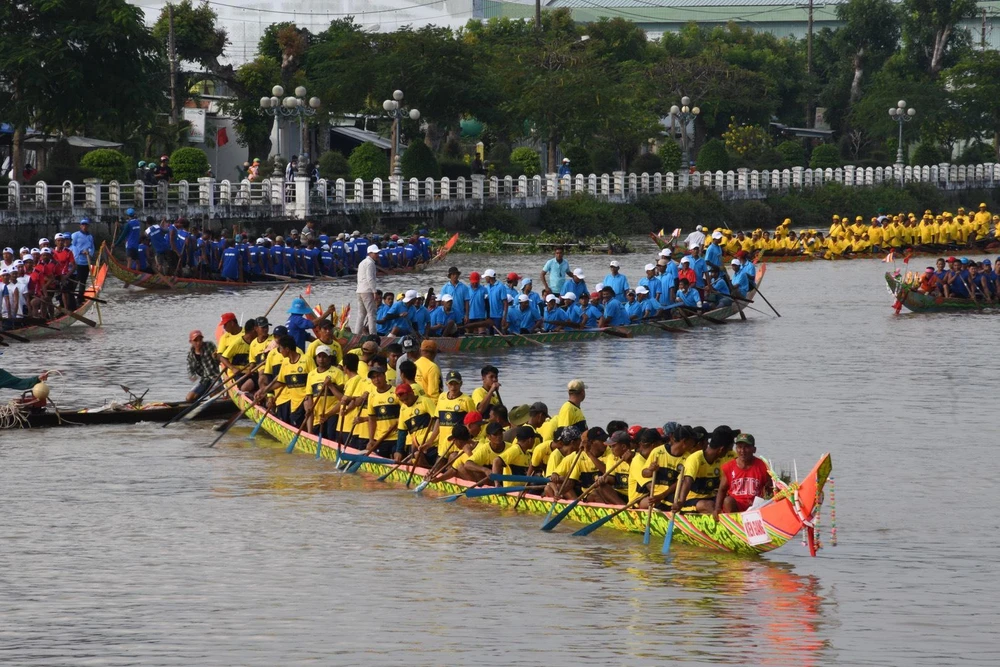 Có tổng cộng 14 đội nam, nữ tranh tài