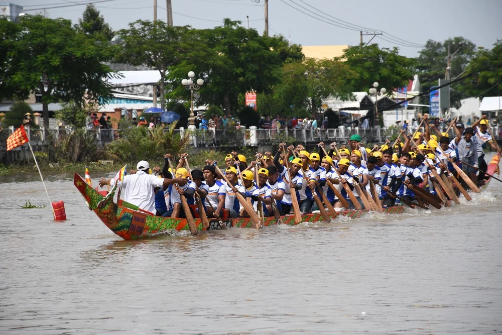Sau đó đội xuất sắc nhất sẽ cùng nhau tranh tài ở vòng chung kết