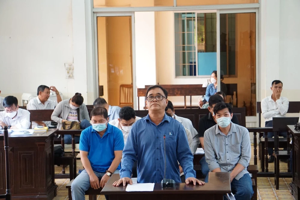 Các bị cáo tại tòa. HĐXX đã tách bị cáo Hải ra để xét hỏi các bị cáo này trước. Ảnh: HD