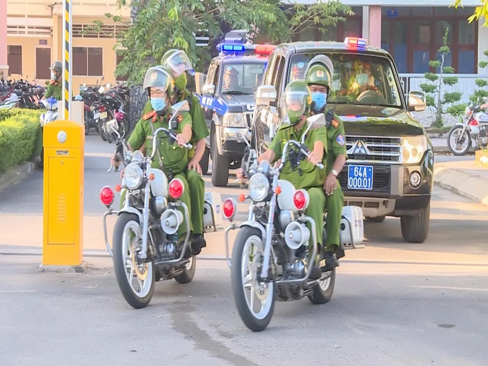 Công an vĩnh long ra quân trấn áp tội phạm