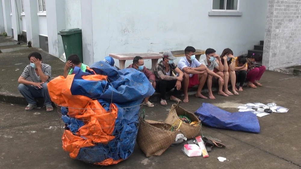 đánh bạc nửa đêm