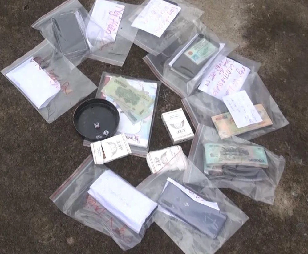 đánh bạc nửa đêm