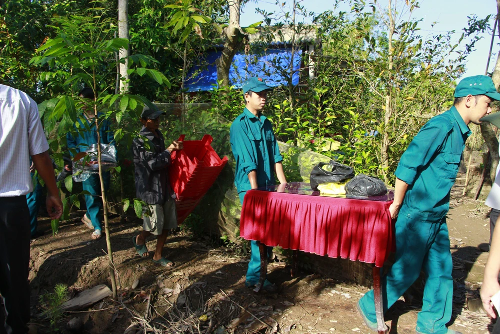 sạt lở bờ sông cổ chiên