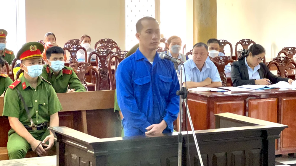 phát tán tài liệu chống phá nhà nước