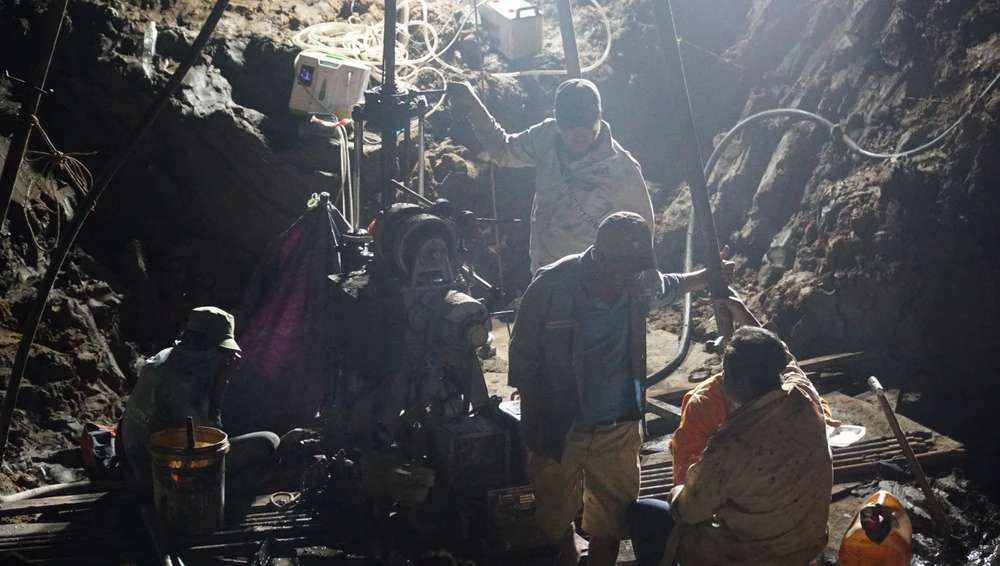 giải cứu bé trai