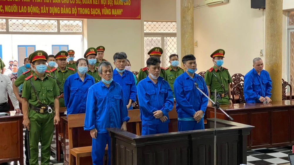 Mười tường buôn lậu