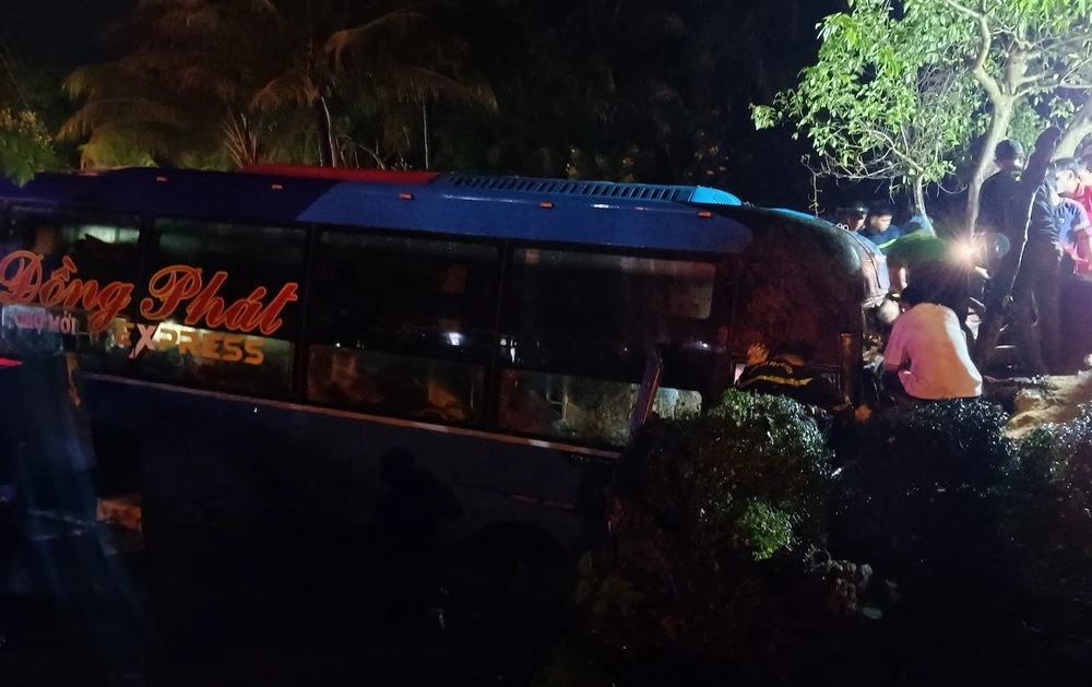 Khách cướp vô lăng