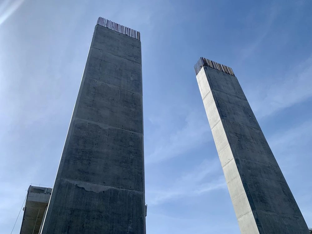 Trụ cầu phía bờ Vĩnh Long