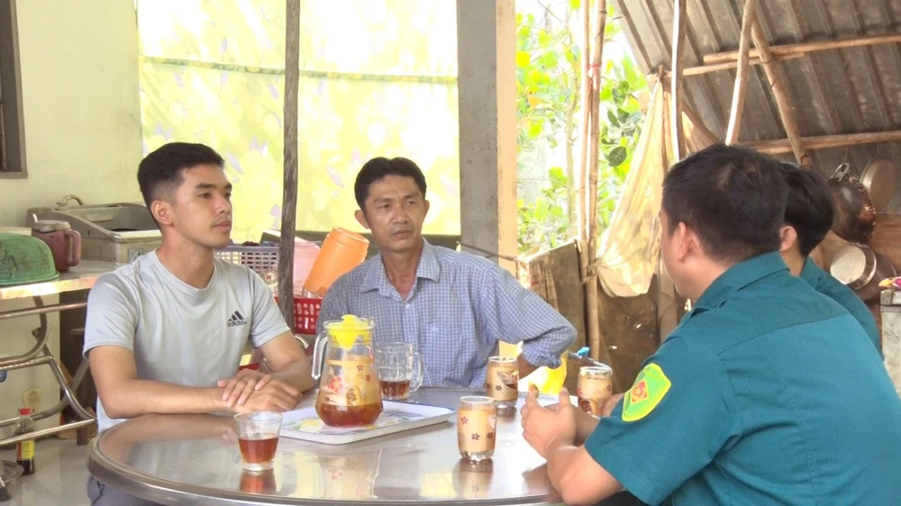 giảng viên ở hậu giang tình nguyện nhập ngũ 