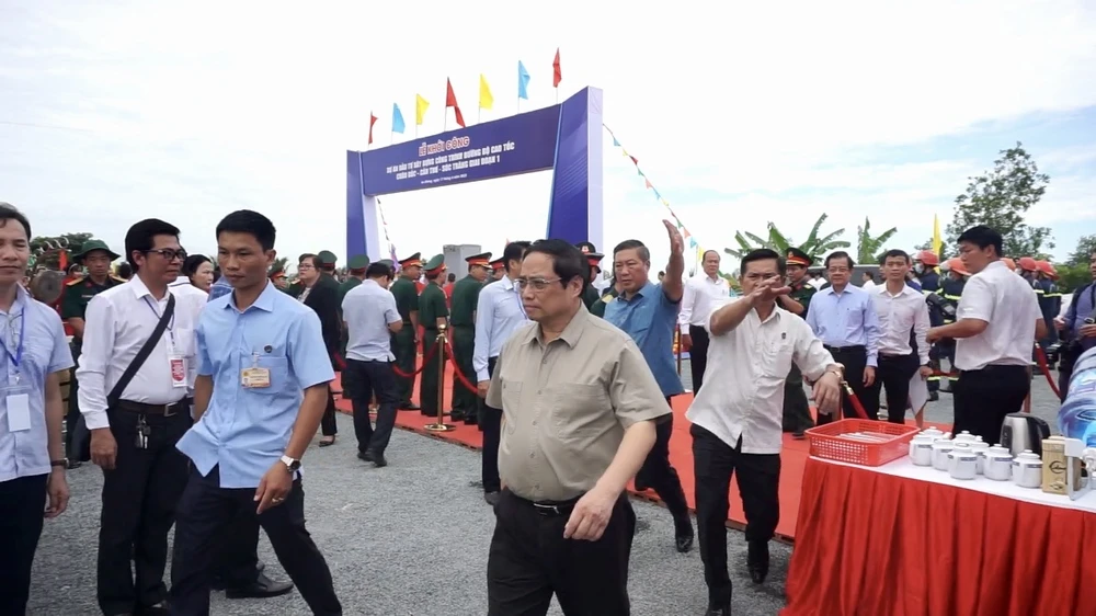 Thủ tướng Chính phủ Phạm Minh Chính dự lễ cao tốc Châu Đốc - Cần Thơ - Sóc Trăng tại An Giang. Ảnh: HD Thủ tướng Chính phủ Phạm Minh Chính dự lễ cao tốc Châu Đốc - Cần Thơ - Sóc Trăng tại An Giang. Ảnh: HD