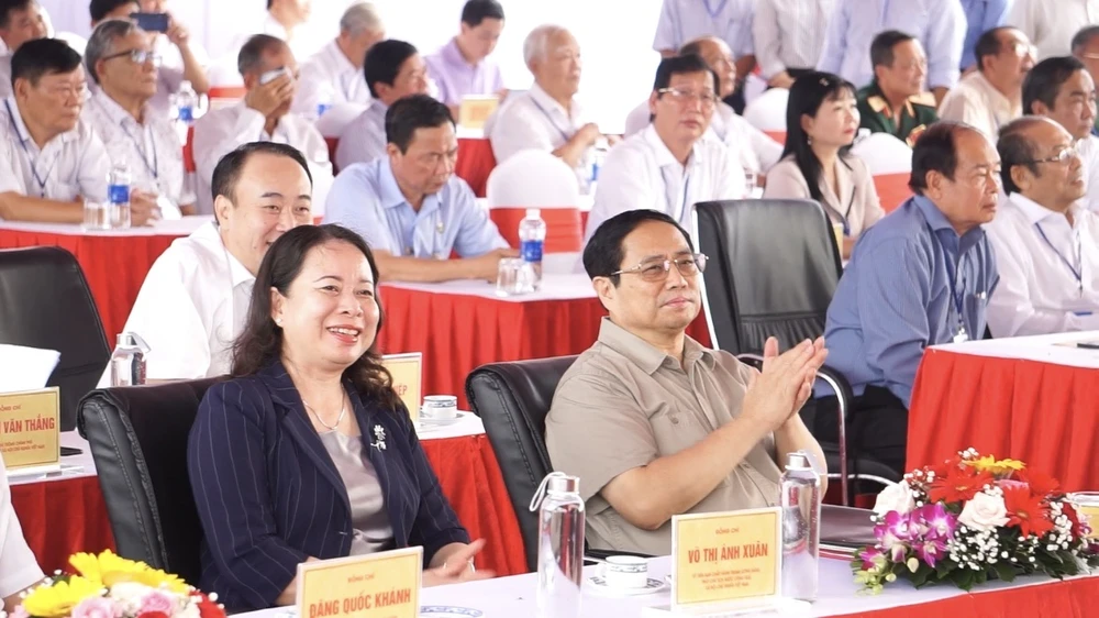 Thủ tướng Chính phủ Phạm Minh Chính, Phó Chủ tịch nước Võ Thị Ánh Xuân tại lễ khởi công Thủ tướng Chính phủ Phạm Minh Chính, Phó Chủ tịch nước Võ Thị Ánh Xuân tại lễ khởi công