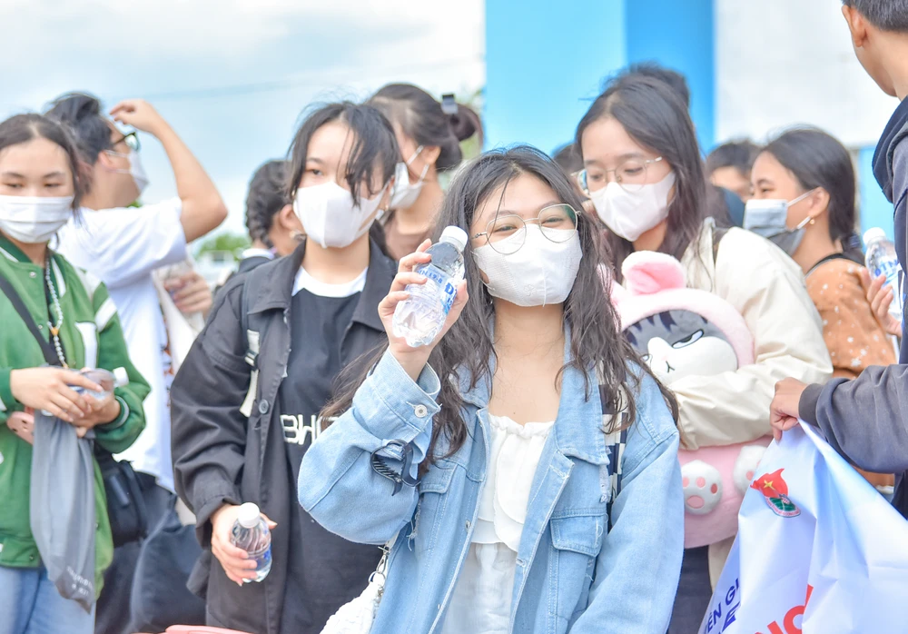 vượt biển thi tốt nghiệp THPT vượt biển thi tốt nghiệp THPT