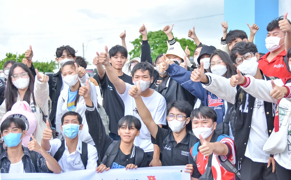 vượt biển thi tốt nghiệp THPT vượt biển thi tốt nghiệp THPT