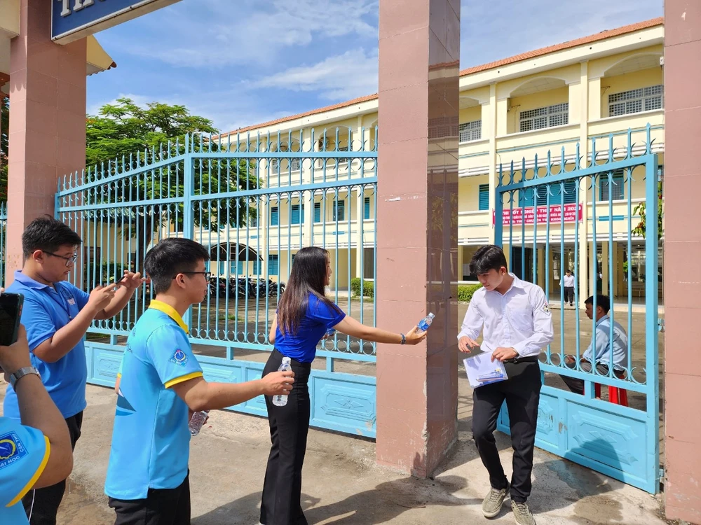 Trong buổi thi Tốt nghiệp THPT năm 2023 đầu tiên ở An Giang có 35 thí sinh vắng thi và 2 thí sinh quy phạm quy chế thi