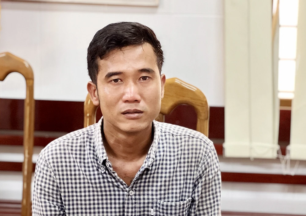 trộm pin sạc máy bay