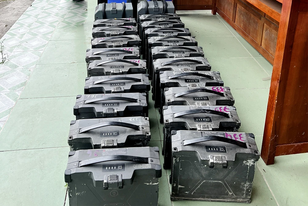 trộm pin sạc máy bay