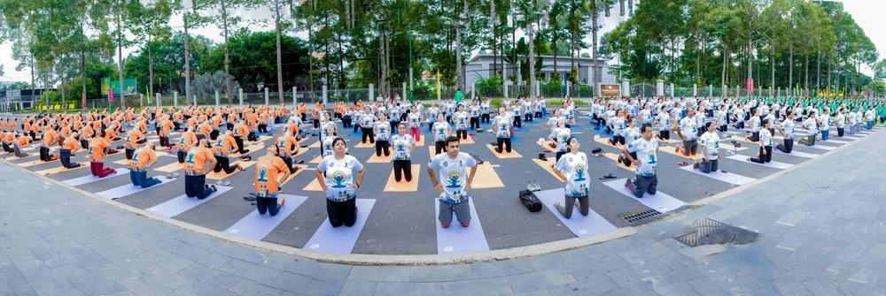 Hơn 500 người tham gia sự kiện ngày Quốc tế Yoga trong khuôn khổ Hội nghị Hợp tác Thương mại và Đầu tư giữa Ấn Độ và tỉnh Đồng Tháp năm 2023