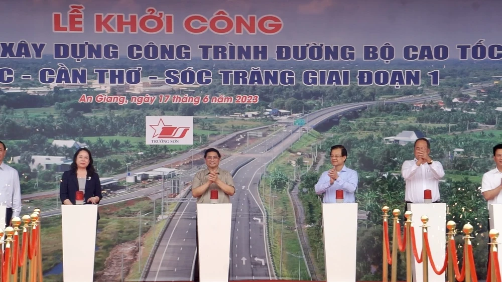Cao tốc Châu Đốc - Cần Thơ - Sóc Trăng vừa được khởi công vào 17-6