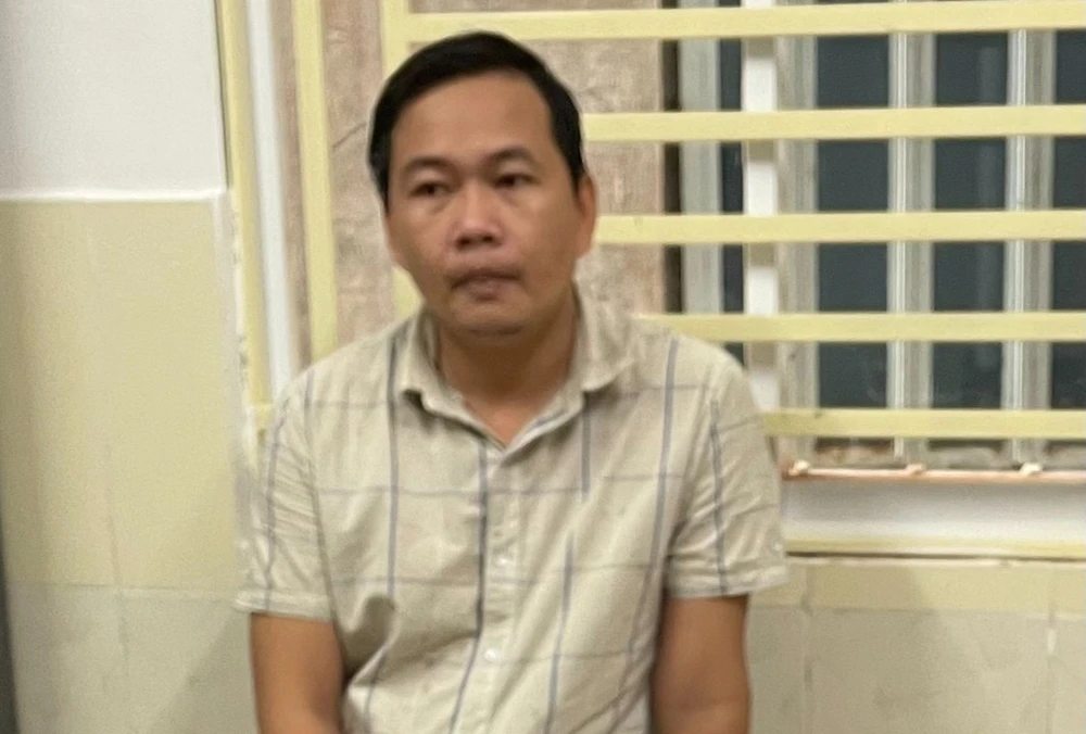 giả danh giám đốc