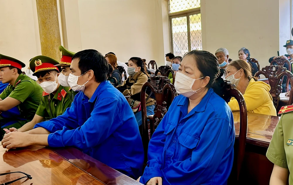 buôn lậu 51kg vàng