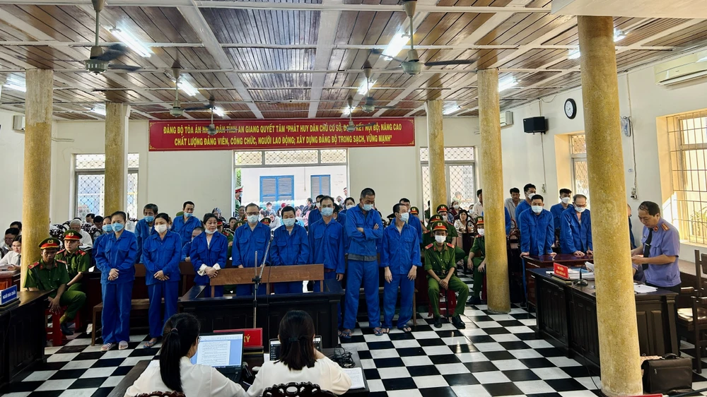 buôn lậu 51kg vàng