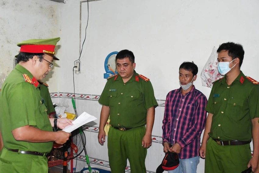 hỗn chiến có súng