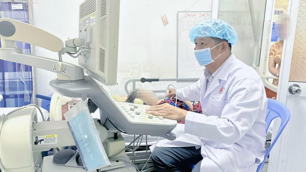 cứu bà cụ 100 tuổi