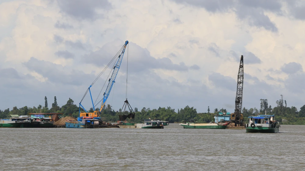 khai thác cát sông tiền đồng tháp