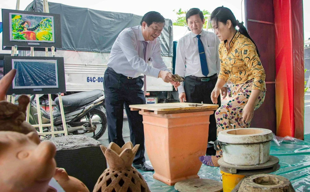 gốm đỏ vĩnh long