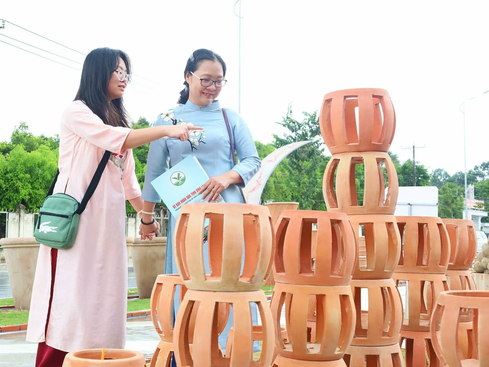 gốm đỏ vĩnh long