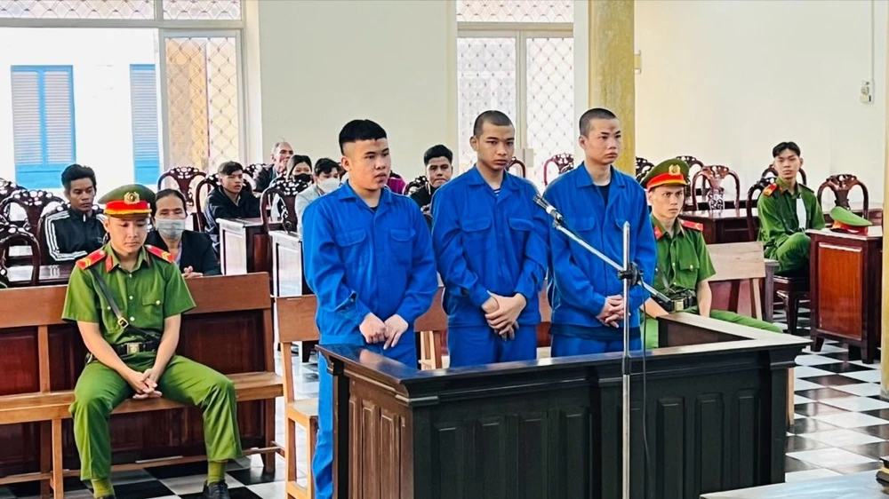 sát hại cha và chú