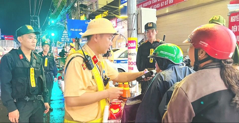 Cử tri ở An Giang đề nghị không giữ giấy phép lái xe người vi phạm nồng độ cồn lần đầu