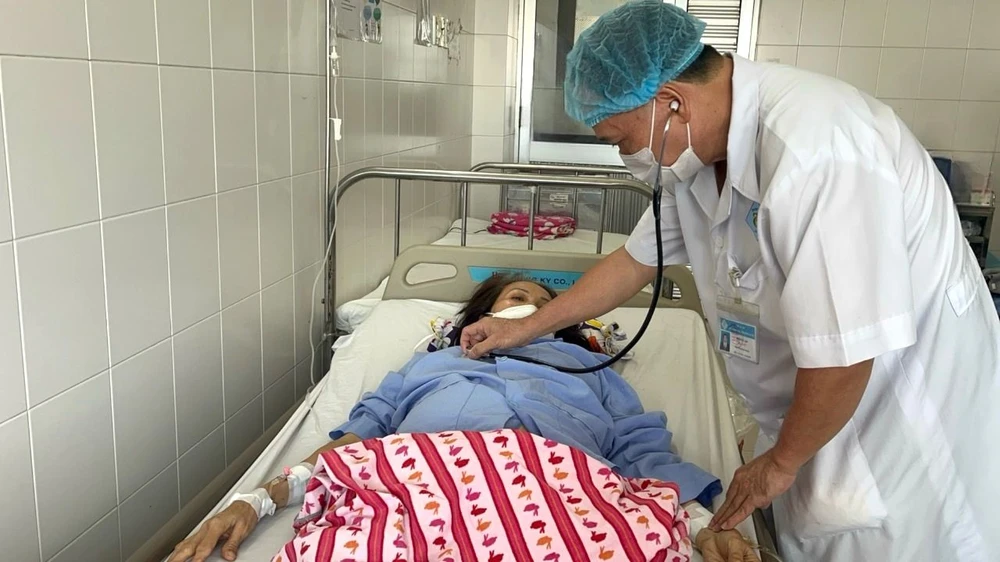 1 phụ nữ đến bệnh viện điều trị mới phát hiện bị vỡ phình động mạch gan