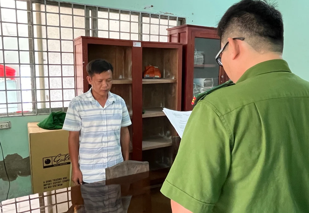 Vĩnh Long: Bắt nhân viên trường dâm ô học sinh