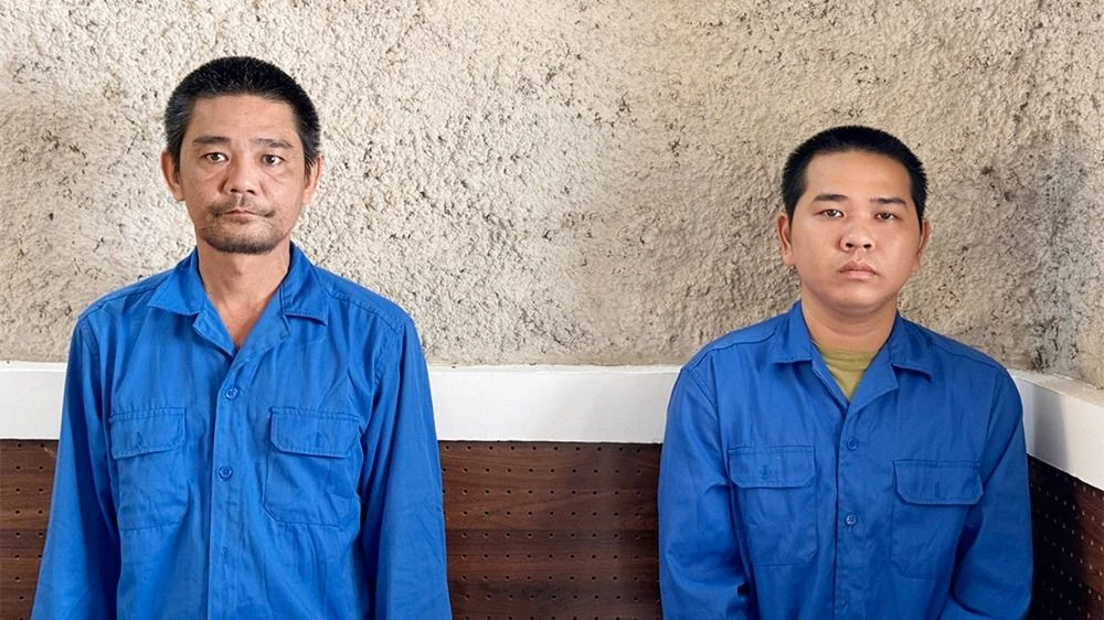 Tranh giành khách hàng, 2 người chém nhau rồi cùng vào tù