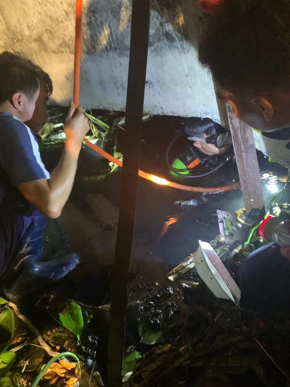 Người dân viết thư cảm ơn lực lượng công an TP Cần Thơ liều mình xuống cống cứu người